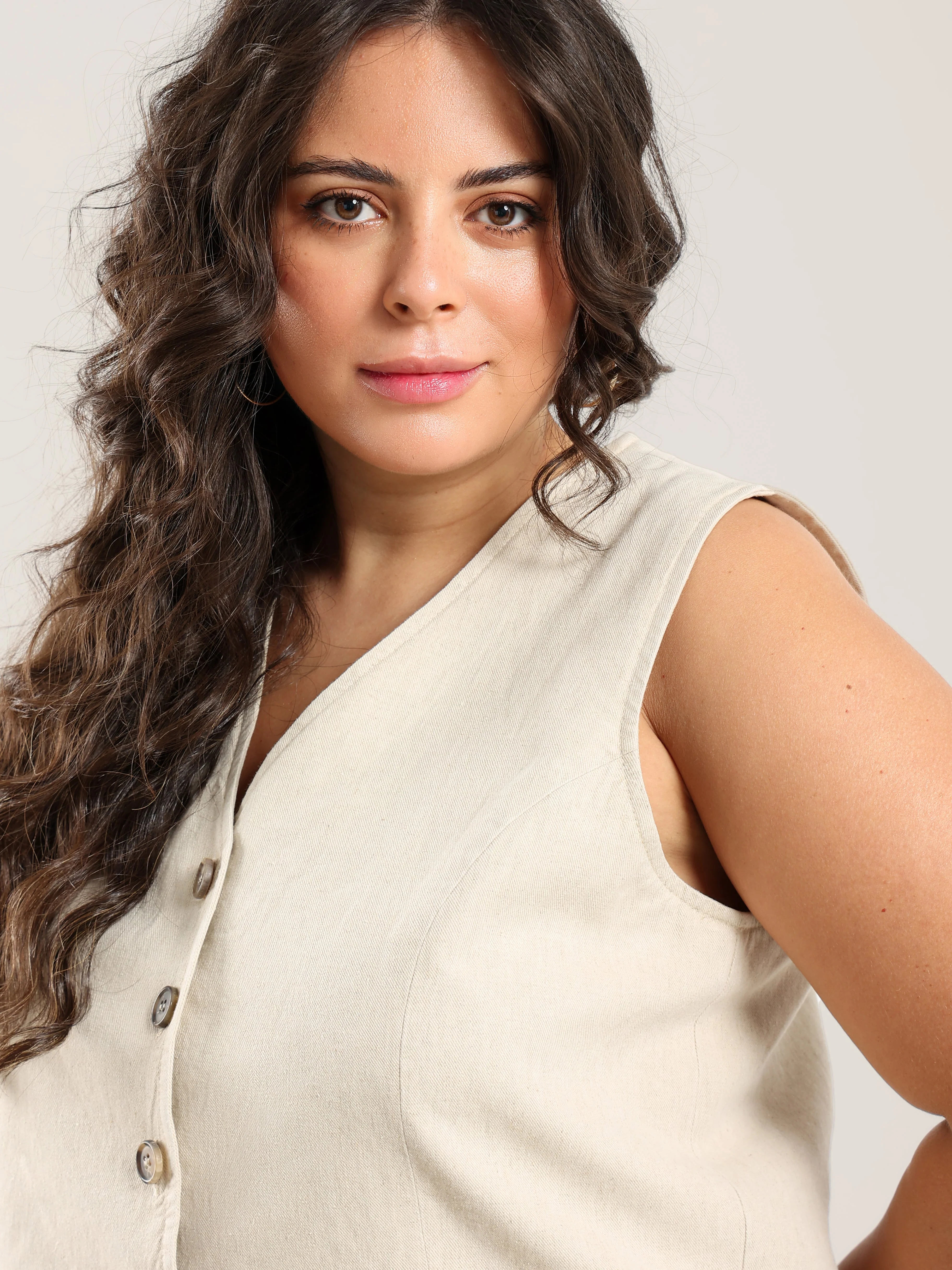 Charlie Short Vest in Desert Sand - Image 7