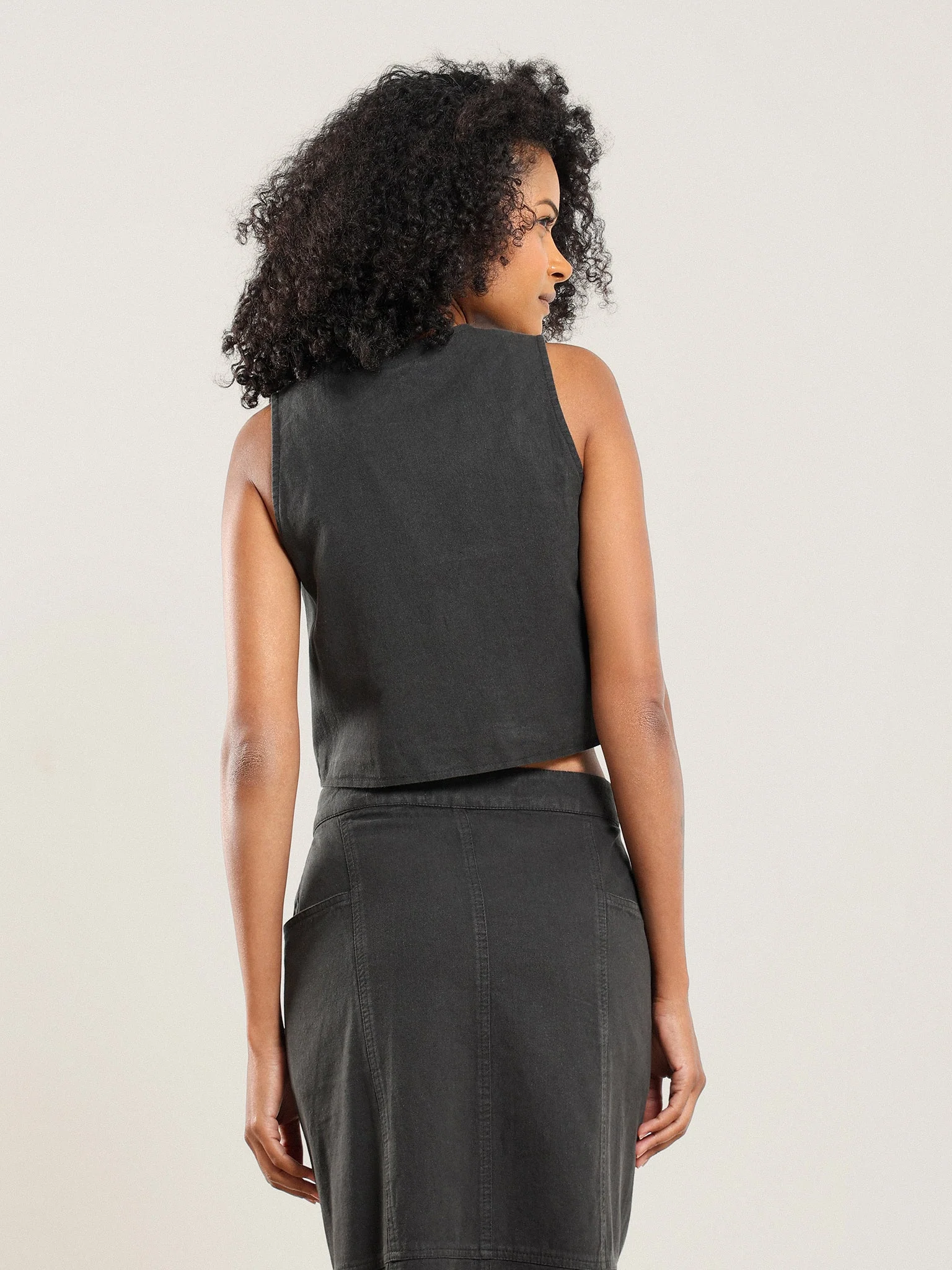 Charlie Short Vest in Desert Sand - Image 9