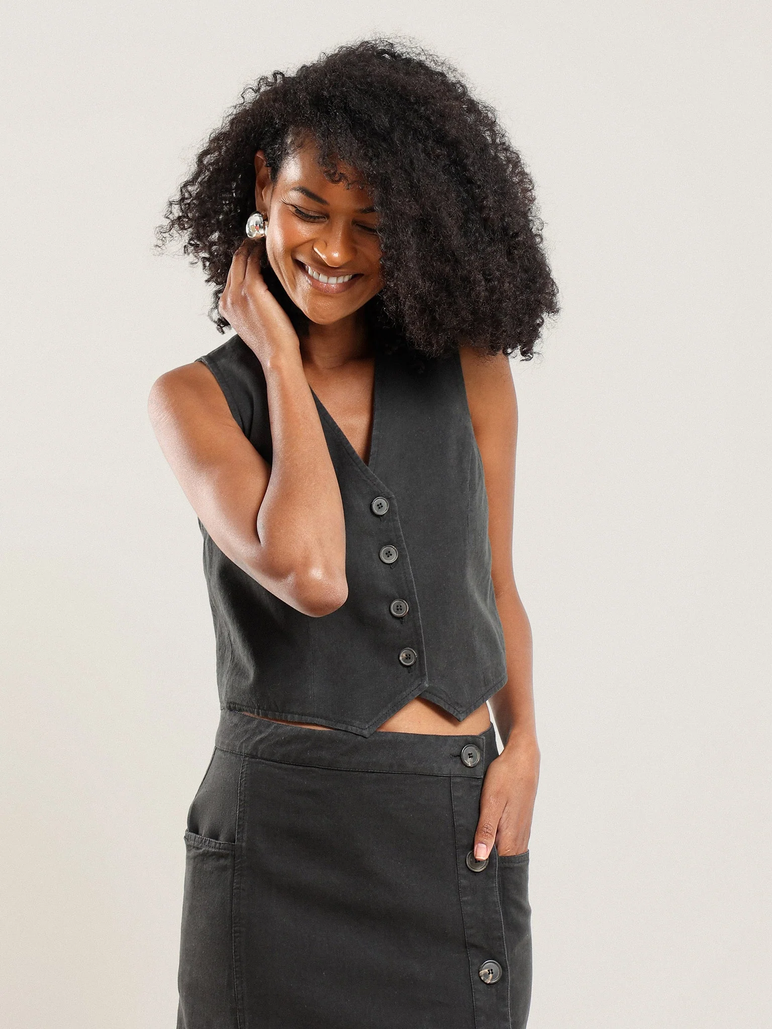 Charlie Short Vest in Desert Sand - Image 10