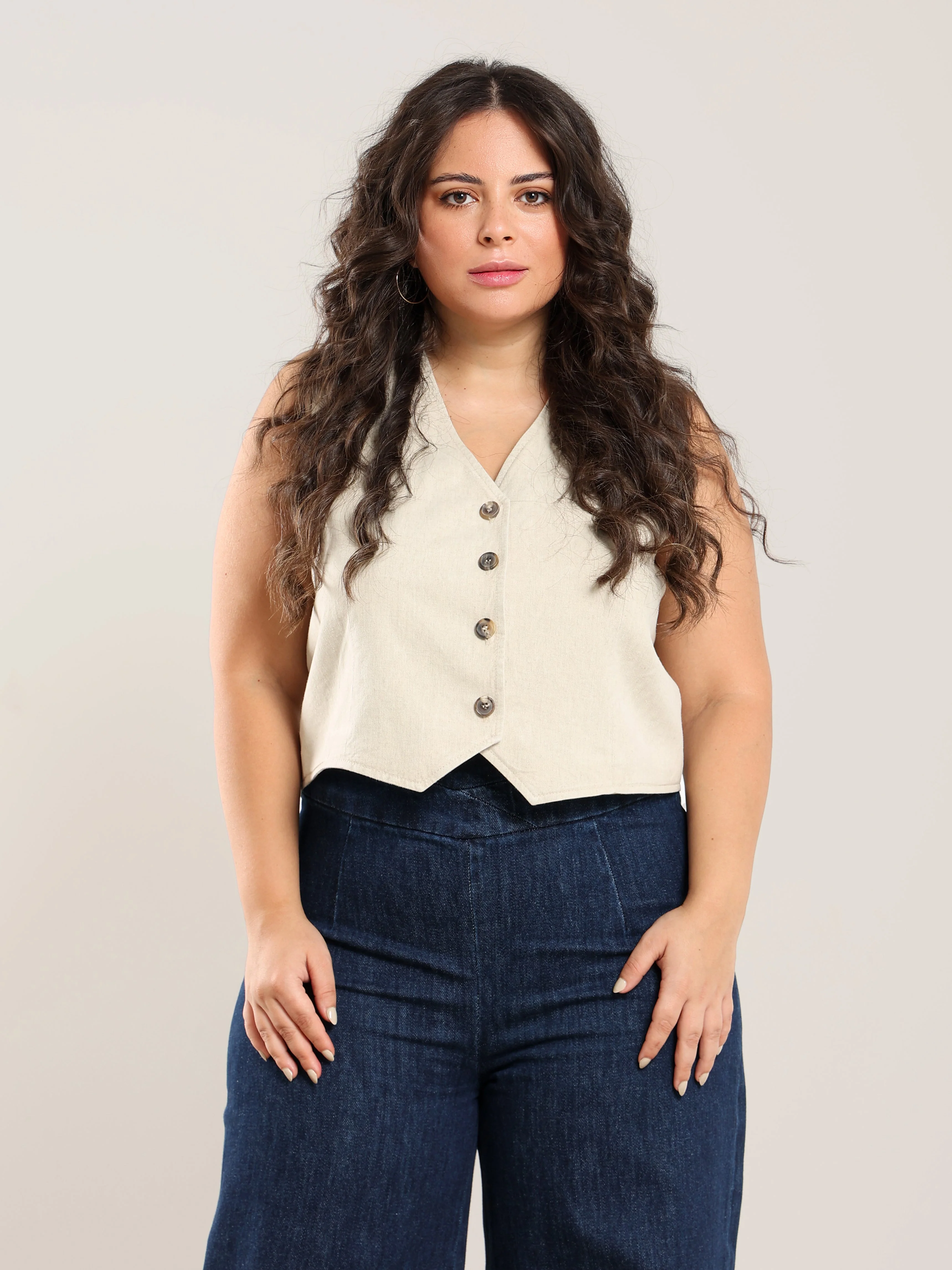 Charlie Short Vest in Desert Sand - Image 4