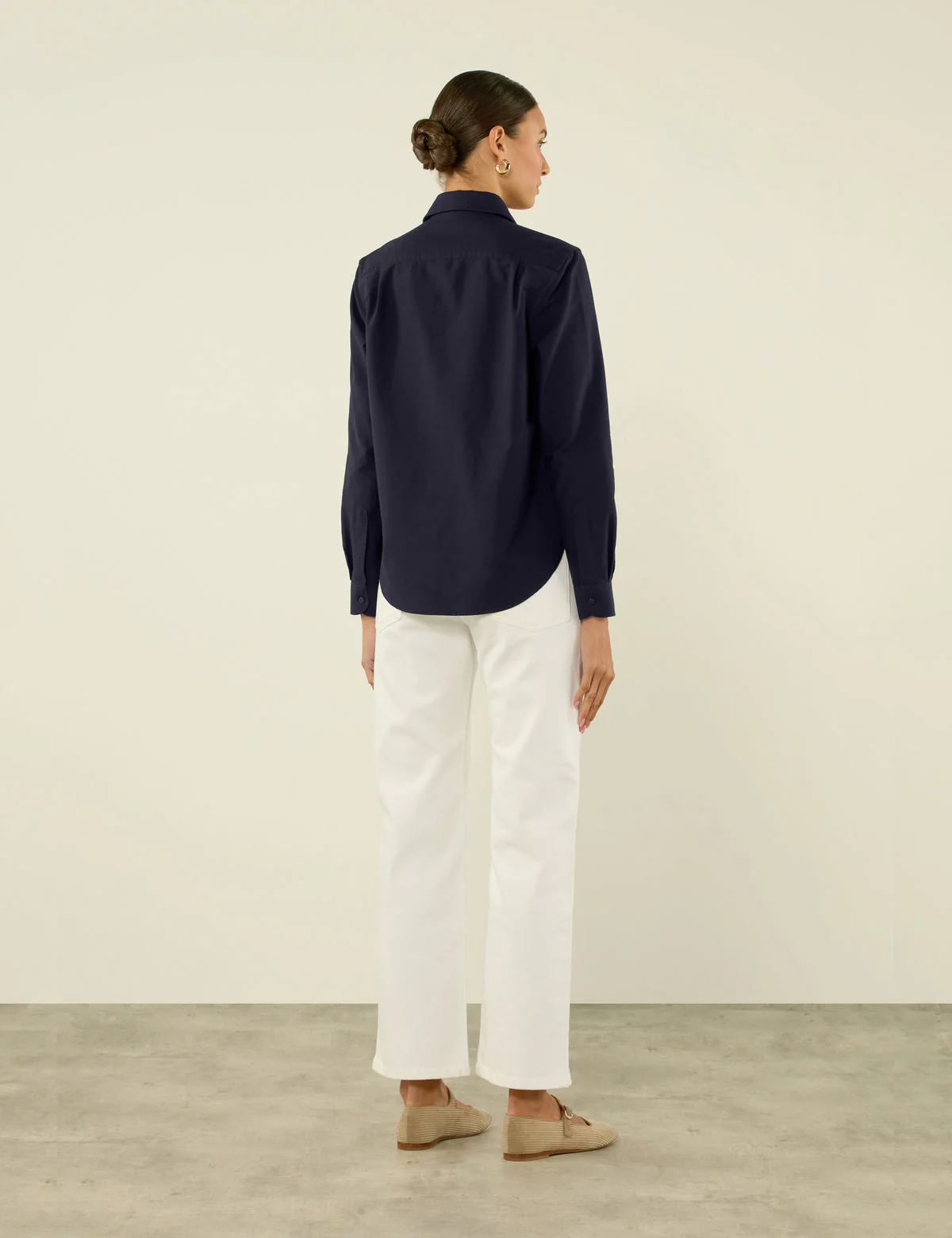 Classic Oxford Organic Cotton Shirt in White - Image 8