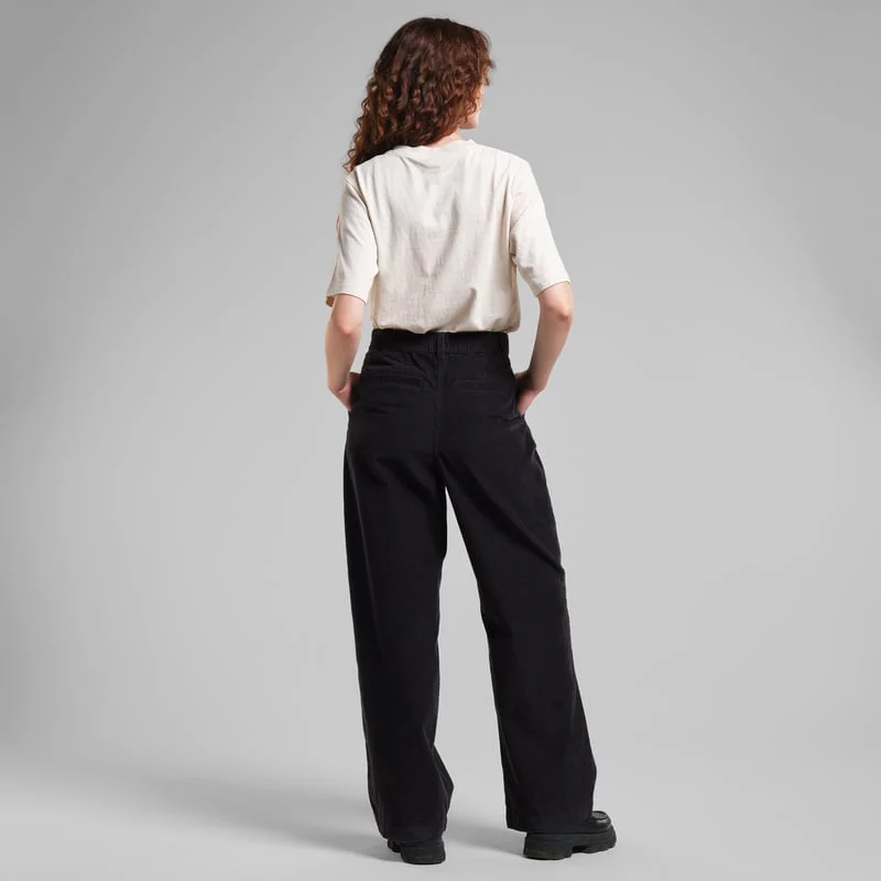 Vickeleby Organic Cotton Corduroy Pleated Trousers in Black - Image 3